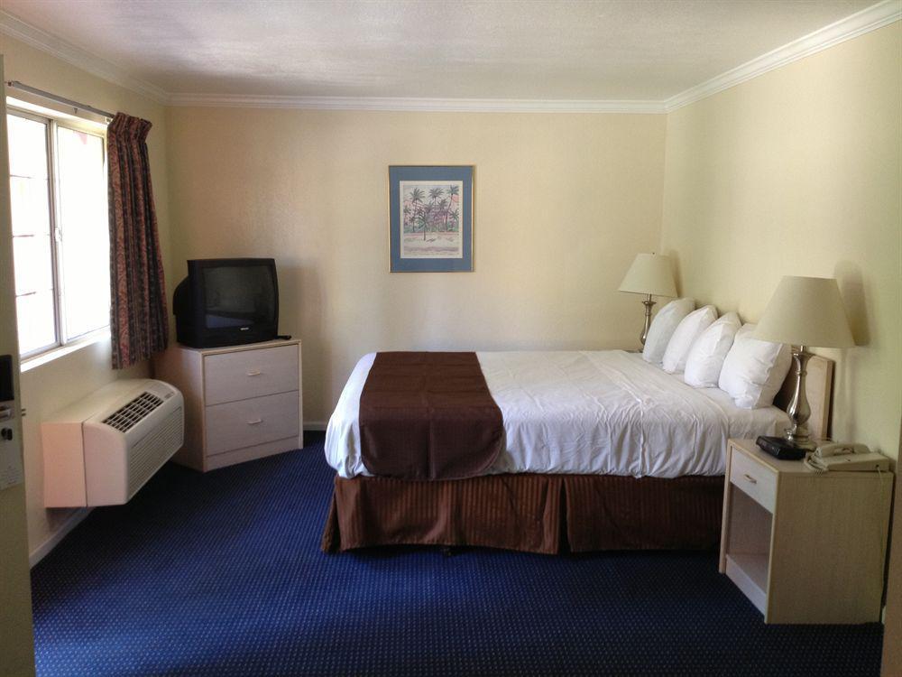 Adara Palm Springs Motel Room photo